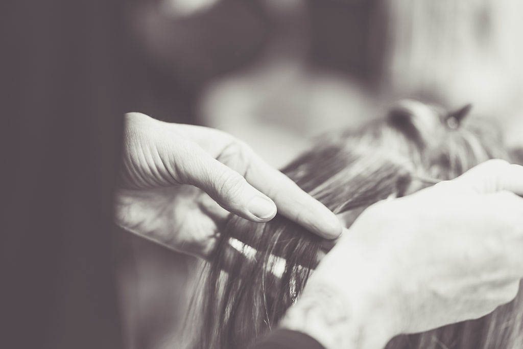 Bei der Arbeit im Salon Denise Hensel