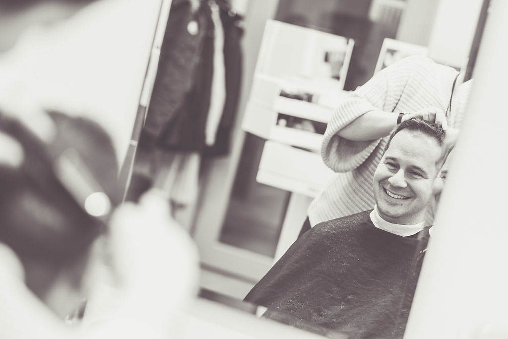 Bei der Arbeit im Salon Denise Hensel